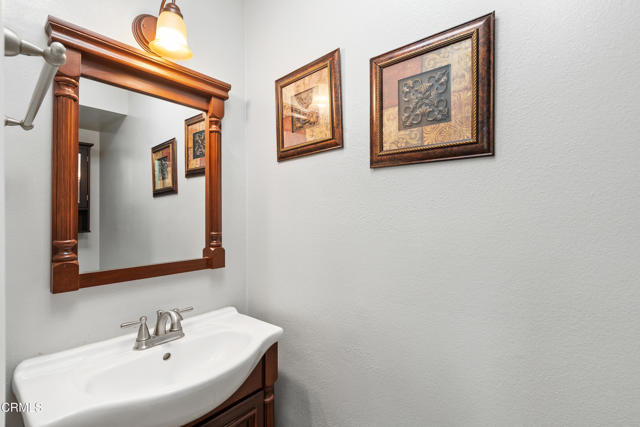 9503 Via Venezia, Burbank CA: https://media.crmls.org/mediaz/be99bf24-4c71-4df5-b47f-2ed557aa2a91.jpg