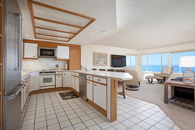 Image 12 of 37 For 727 Beachfront Drive  B