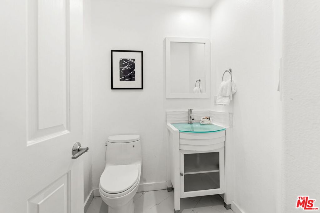 https://media.crmls.org/mediaz/be9ad787-fb2a-45f3-962e-d11ee9fe6977.jpg?preset=X-Large