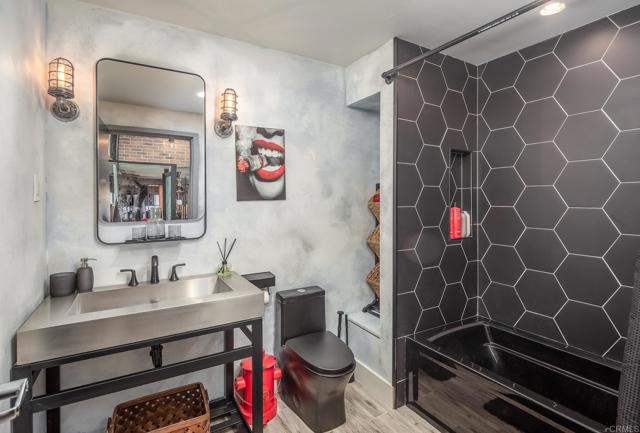 350 11th Avenue, San Diego CA: https://media.crmls.org/mediaz/be9b699f-8f71-40bf-902c-abecd270467d.jpg
