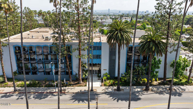 7560 Hollywood Boulevard, Los Angeles CA: https://media.crmls.org/mediaz/be9b7868-3121-4395-9ae6-2aa00acd5f58.jpg