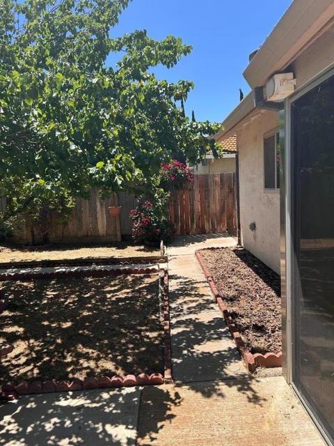 754 Meadowlark Avenue, Los Banos CA: https://media.crmls.org/mediaz/be9bfd79-3e9b-48dc-96cd-8fd03bbd4f86.jpg