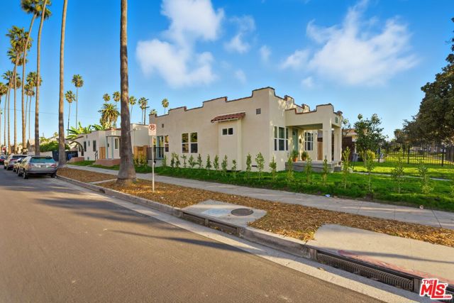 5200 S St Andrews Place, Los Angeles CA: https://media.crmls.org/mediaz/be9c3d1f-8d83-4f9c-8bbd-e1e5ee964f3f.jpg