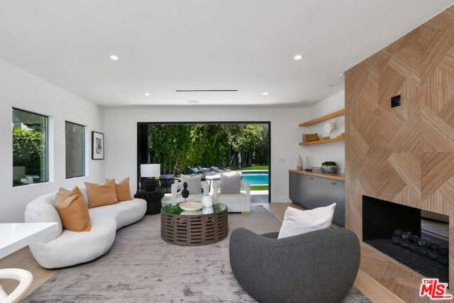 3221 Elvido Drive, Los Angeles CA: https://media.crmls.org/mediaz/be9c484b-2687-4507-b010-8d3fbcf93f92.jpg