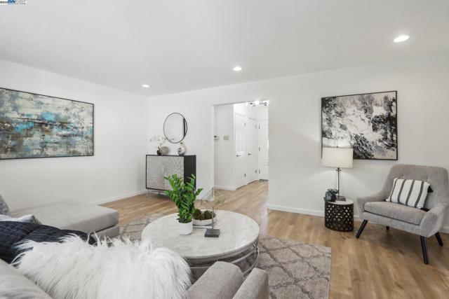 Image 3 of 53 For 5238 Brophy Dr