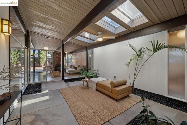 4020 Salem ST, Concord CA: https://media.crmls.org/mediaz/be9d409f-8c68-4ef1-b15b-554559ddf019.jpg