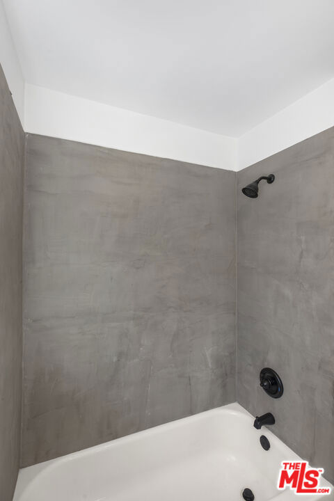 2634 Rich Street, Los Angeles CA: https://media.crmls.org/mediaz/be9d507b-f9dc-4dc6-96c6-4738d9a5b830.jpg