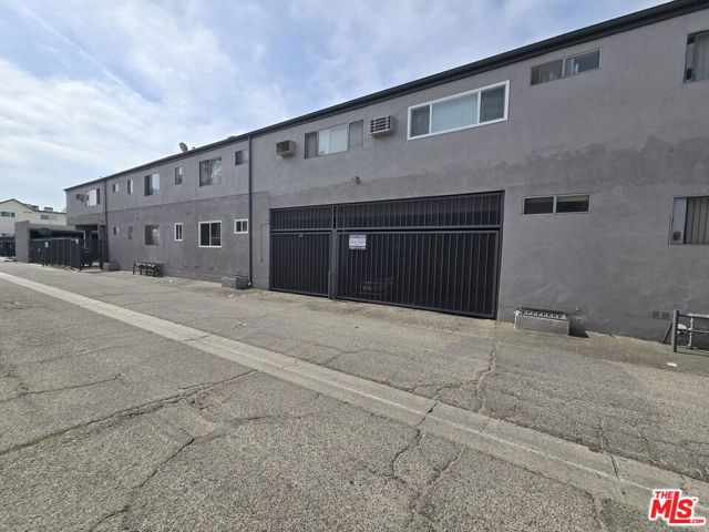 5720 Yolanda Avenue, Tarzana CA: https://media.crmls.org/mediaz/be9db102-66a9-4c18-8026-d4232ca34fe1.jpg