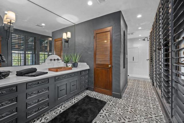 17507 Los Morros, Rancho Santa Fe CA: https://media.crmls.org/mediaz/be9dc3b9-a1c2-40ab-827d-4a20f4e47105.jpg