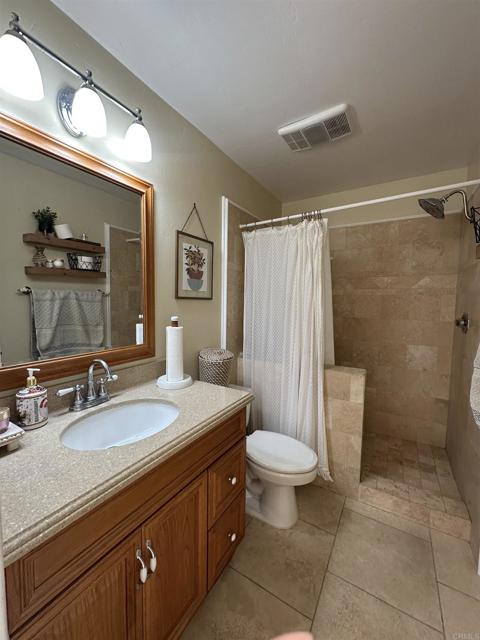 Detail Gallery Image 8 of 17 For 945 Deodar Rd, Escondido,  CA 92026 - 3 Beds | 3 Baths