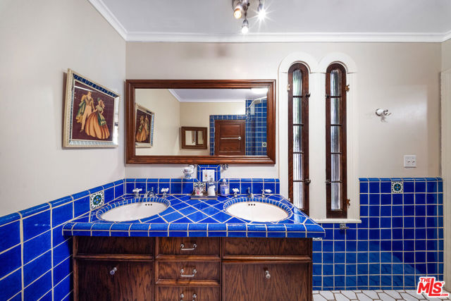 6615 Emmet Terrace, Los Angeles CA: https://media.crmls.org/mediaz/be9e9dd4-8f9f-40e3-9cbd-d55634cea19a.jpg