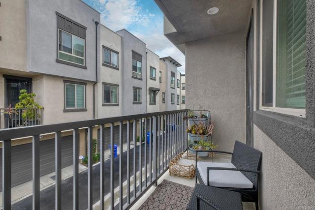 2211 Solara Lane, Vista CA: https://media.crmls.org/mediaz/be9f034b-3f5c-402f-af12-ad4af7e77720.jpg
