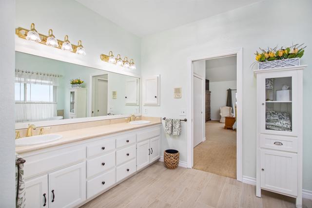 6823 Corintia St, Carlsbad CA: https://media.crmls.org/mediaz/be9f1efa-ba3e-4805-923d-ebeca0255333.jpg