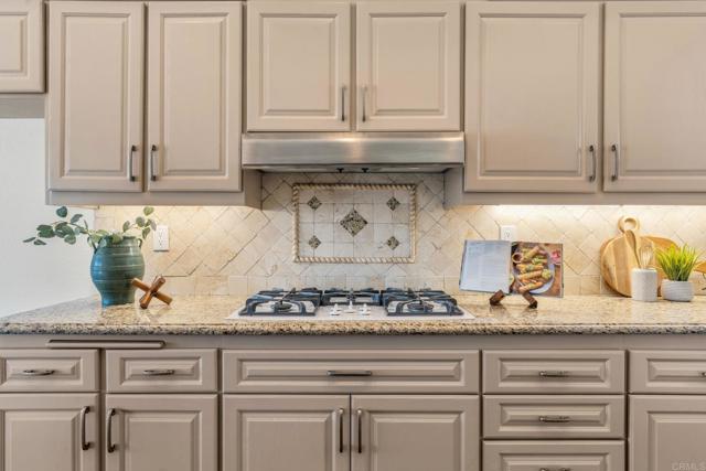 1337 Oak View Way, Escondido CA: https://media.crmls.org/mediaz/be9f9eae-7298-4c2f-8ed5-9b028e18d43d.jpg