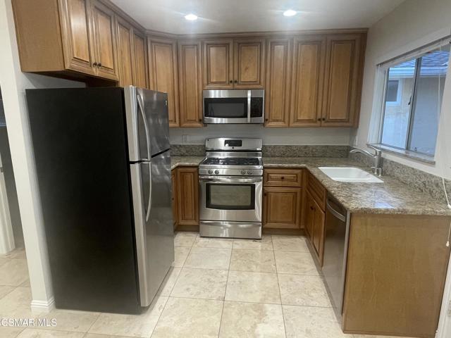 1375 Uppingham B Drive, Thousand Oaks CA: https://media.crmls.org/mediaz/be9fbdbd-f4fc-40e1-bed8-a2a9dd772b8d.jpg