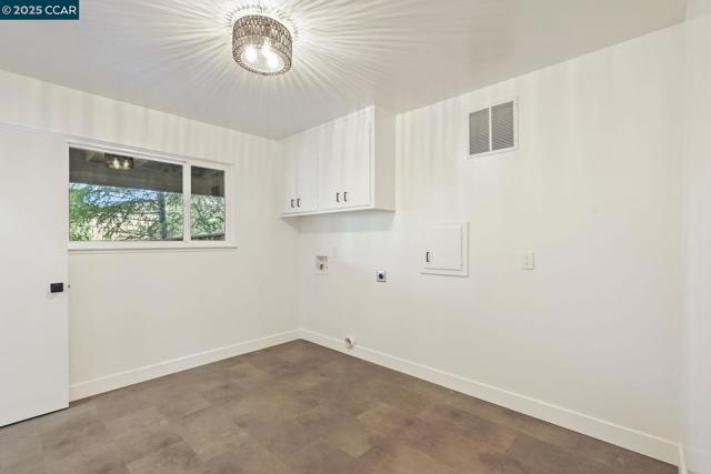 3233 Lucas Circle, Lafayette CA: https://media.crmls.org/mediaz/bea030b2-9db9-40c1-92b7-65743bb61af7.jpg