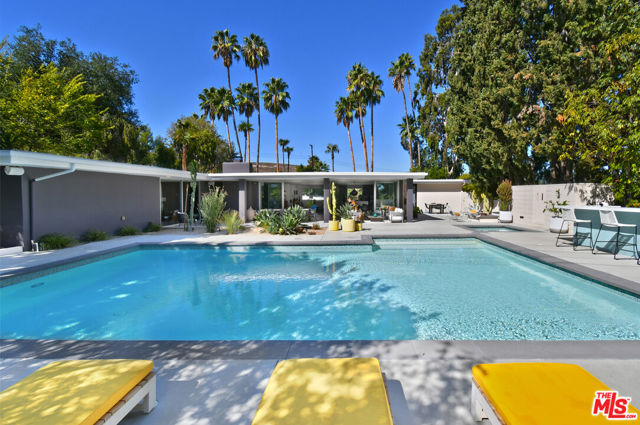 20150 Delita Drive, Woodland Hills CA: https://media.crmls.org/mediaz/bea047da-549b-4140-a53b-ff5d5fb12dce.jpg