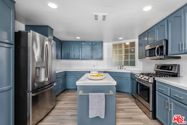 10923 LANDALE Street, 4 photo 7