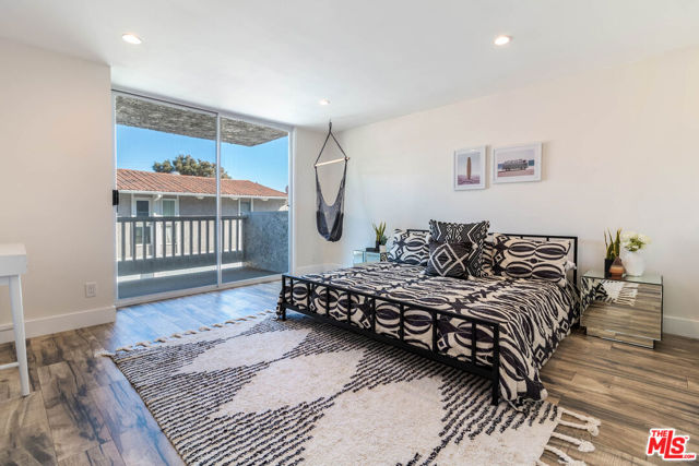 28374 Rey De Copas Lane, Malibu CA: https://media.crmls.org/mediaz/bea0a1f4-be3a-44a6-b153-feb82048455d.jpg