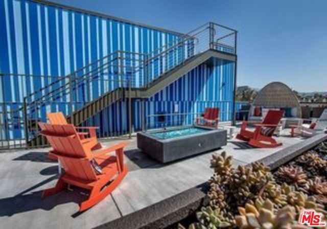 521 W Colorado Street, Glendale CA: https://media.crmls.org/mediaz/bea0a859-38d0-4931-b927-5e13b995cdca.jpg