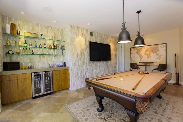 2537 Carriagedale Row, La Jolla CA: https://media.crmls.org/mediaz/bea0cadc-8838-430d-8cfe-eb8e74f3a5f3.jpg