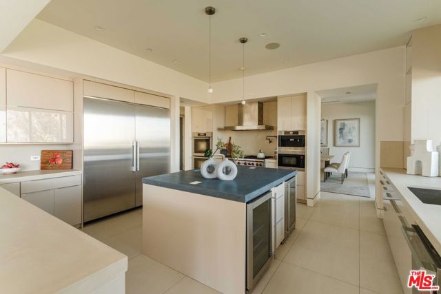 770 Paseo Miramar, Pacific Palisades CA: https://media.crmls.org/mediaz/bea15f2c-a6f4-4286-b469-781b0d616311.jpg