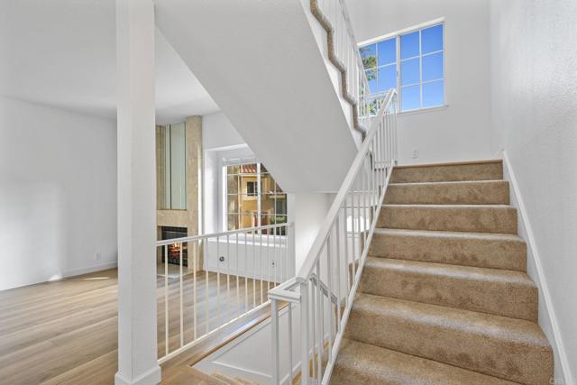 7727 Caminito Monarca, Carlsbad CA: https://media.crmls.org/mediaz/bea29f83-52d9-4c2a-983d-84e30bc74b33.jpg