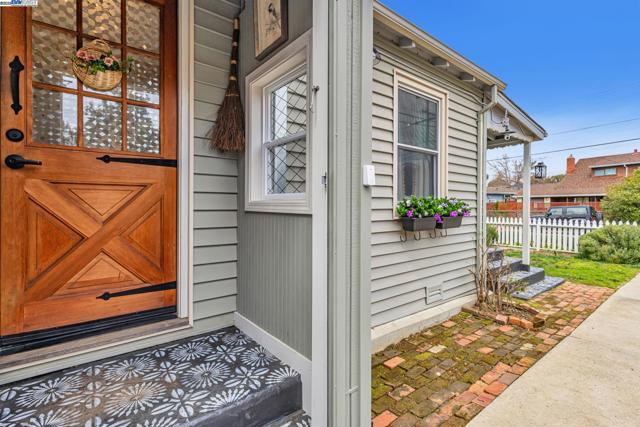 2019 E St, Hayward CA: https://media.crmls.org/mediaz/bea2c695-12a0-4ab1-9922-f9a0b24f6445.jpg