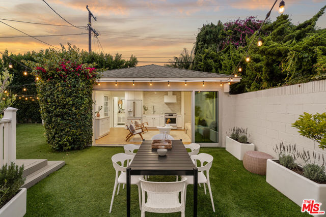 6481 W 77th Street, Los Angeles CA: https://media.crmls.org/mediaz/bea2ed8f-8775-4a05-b181-be7733b6d85c.jpg