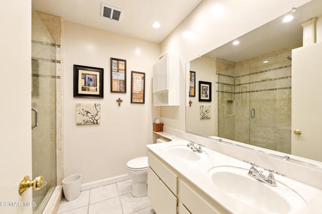 22421 Jeffrey Mark Court, Chatsworth CA: https://media.crmls.org/mediaz/bea30073-6fb6-4c7c-8e23-18b718c3c362.jpg