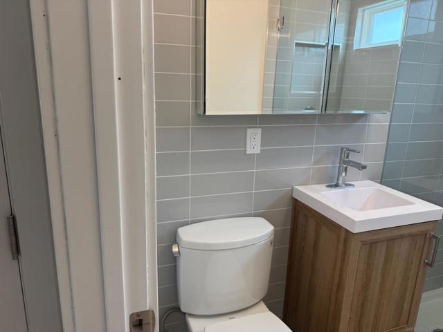 6051 La Jolla Hermosa Ave, La Jolla CA: https://media.crmls.org/mediaz/bea363a5-1c74-4673-a34c-8cada0ac1eea.jpg