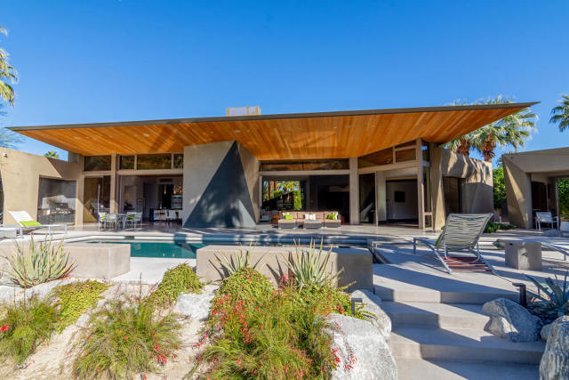 740 N Prescott Drive, Palm Springs CA: https://media.crmls.org/mediaz/bea3de05-82b9-46e3-8d7c-44ad33831047.jpg