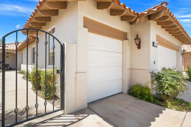 48205 Via Solana, La Quinta CA: https://media.crmls.org/mediaz/bea4348b-538f-4bb2-907f-9dee01076066.jpg