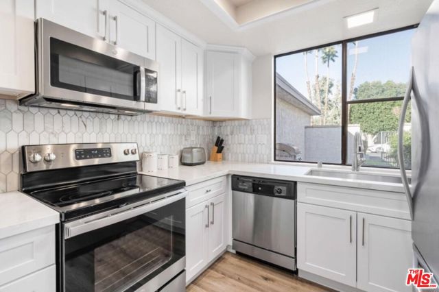 1931 Paseo Raqueta, Palm Springs CA: https://media.crmls.org/mediaz/bea45b4c-ca70-44d1-94ca-75c9f3b99137.jpg