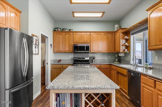 30730 Fox Ridge Court, Tehachapi CA: https://media.crmls.org/mediaz/bea4fe99-368a-4266-b938-f9c5ed18123b.jpg