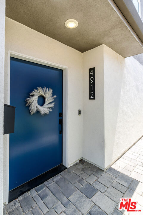 4912 S Centinela Avenue, Los Angeles CA: https://media.crmls.org/mediaz/bea69e0e-8b01-43d6-8774-1f83559b42d0.jpg