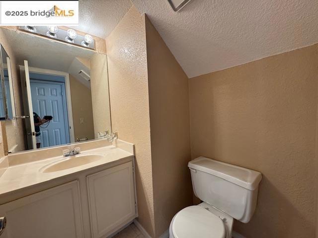 1024 Burnham Dr, Pittsburg CA: https://media.crmls.org/mediaz/bea6db54-ccdf-48a1-8a41-20ff71058cc0.jpg
