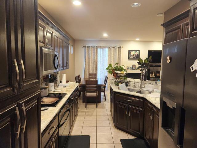 1875 Lancashire Drive, Salinas CA: https://media.crmls.org/mediaz/bea78ffa-cb84-40df-83f1-395fc3f40441.jpg