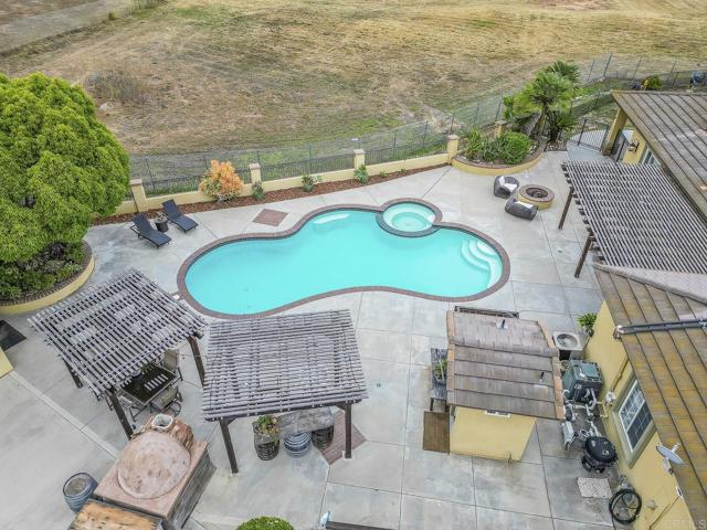 1508 Sequoia Lane, Vista CA: https://media.crmls.org/mediaz/bea81a5c-4986-497d-911c-894ac290e3bc.jpg