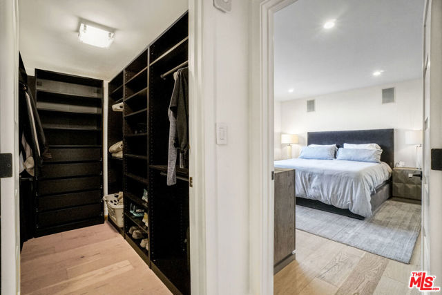 6209 Pacific Avenue, Playa del Rey CA: https://media.crmls.org/mediaz/bea8b9fd-e4d8-4f62-88a3-98dc0810acf0.jpg