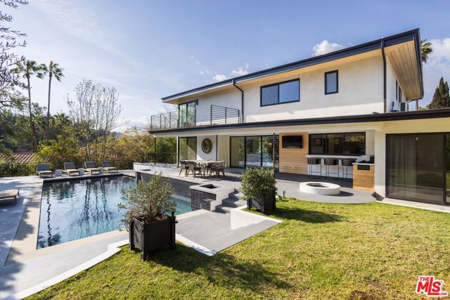 11428 Dona Lola Drive, Studio City CA: https://media.crmls.org/mediaz/bea9dd26-3b14-4d7e-bd1b-794209dfcacd.jpg