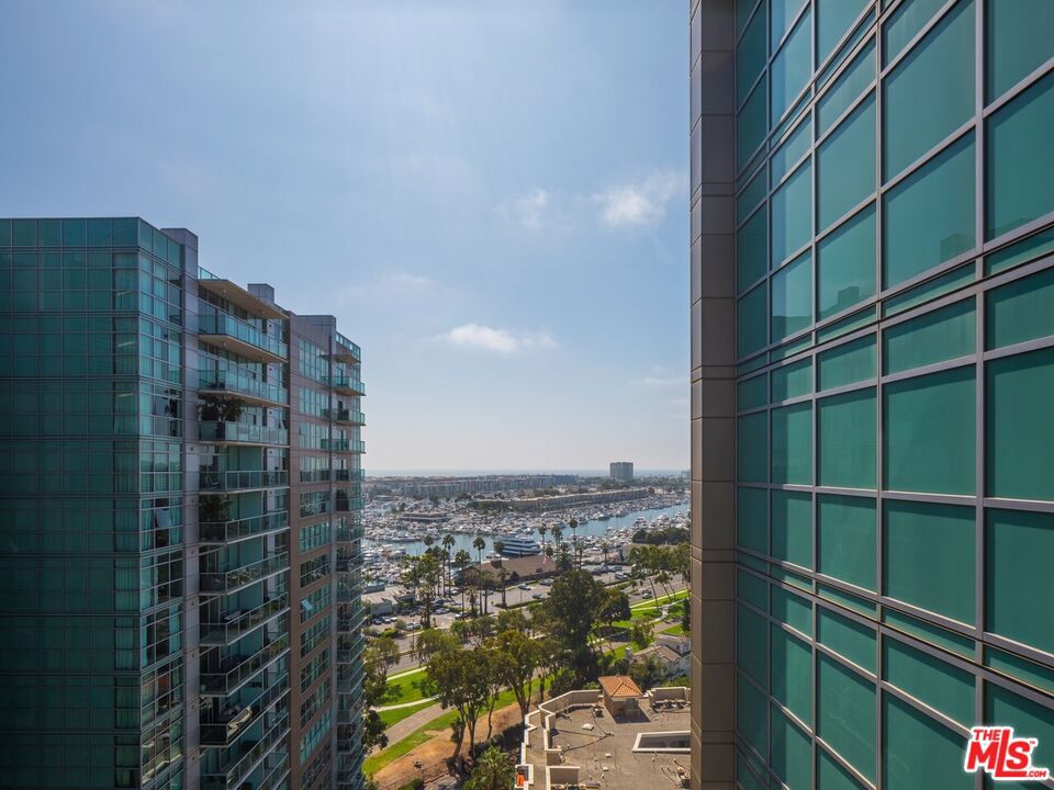 13700 Marina Pointe Drive Unit 1615