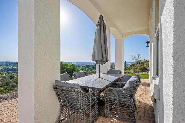 Detail Gallery Image 5 of 64 For 30809 Chateau Haut Briant, Bonsall,  CA 92003 - 4 Beds | 4/1 Baths