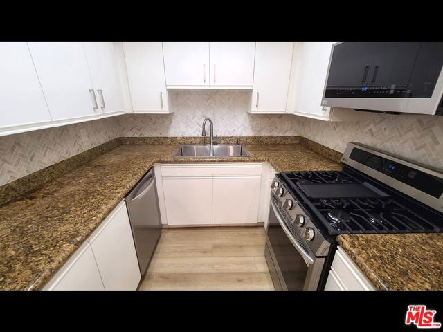 1818 Glendon Avenue, Los Angeles CA: https://media.crmls.org/mediaz/beaaf9af-4300-4417-bead-95c815fdb679.jpg