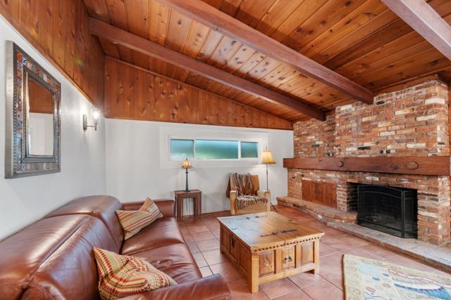 433 E 6Th Ave, Escondido CA: https://media.crmls.org/mediaz/beab9721-b031-4f1a-a3a3-08e614ff0612.jpg