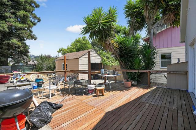 7000 Arthur Street, Oakland CA: https://media.crmls.org/mediaz/beabedff-04a8-4236-8961-c2f0714fc903.jpg