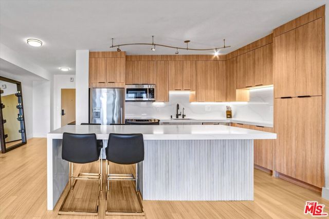 999 North Doheny Drive, 1112 photo 8