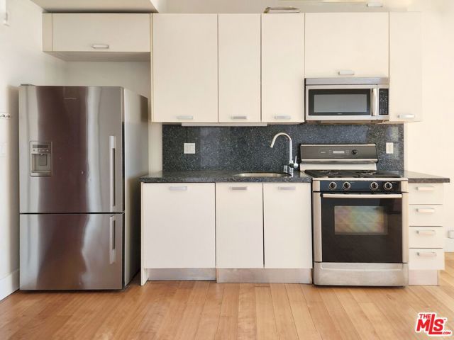 460 S Spring Street, Los Angeles CA: https://media.crmls.org/mediaz/beac4cf2-e407-43ce-82f0-008fb38c1e4a.jpg