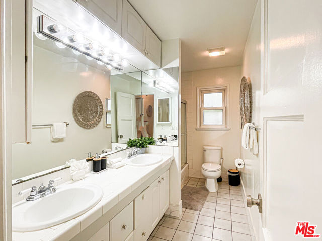 1169 Amherst Avenue, Los Angeles CA: https://media.crmls.org/mediaz/beac9d0a-899f-47cf-af0f-8d0948b1aa24.jpg