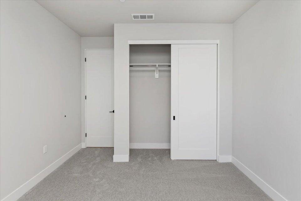 https://media.crmls.org/mediaz/bead813c-9956-4c25-99d9-3348feafd3b0.jpg?preset=X-Large